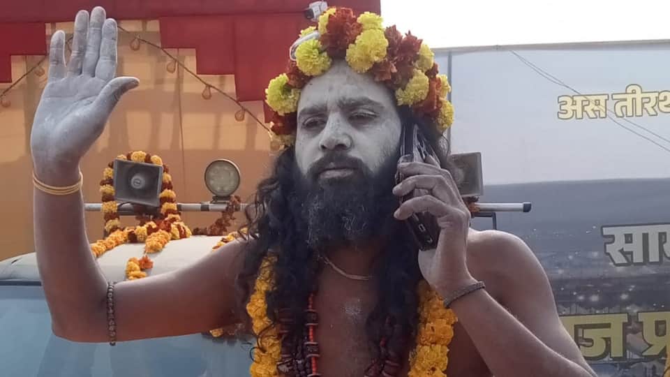 Mahakumbh 2025 Naga sanyasi have own arguments regarding mobile phones
