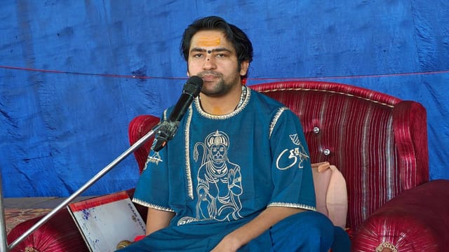 पंडित धीरेंद्र कृष्ण शास्त्री।