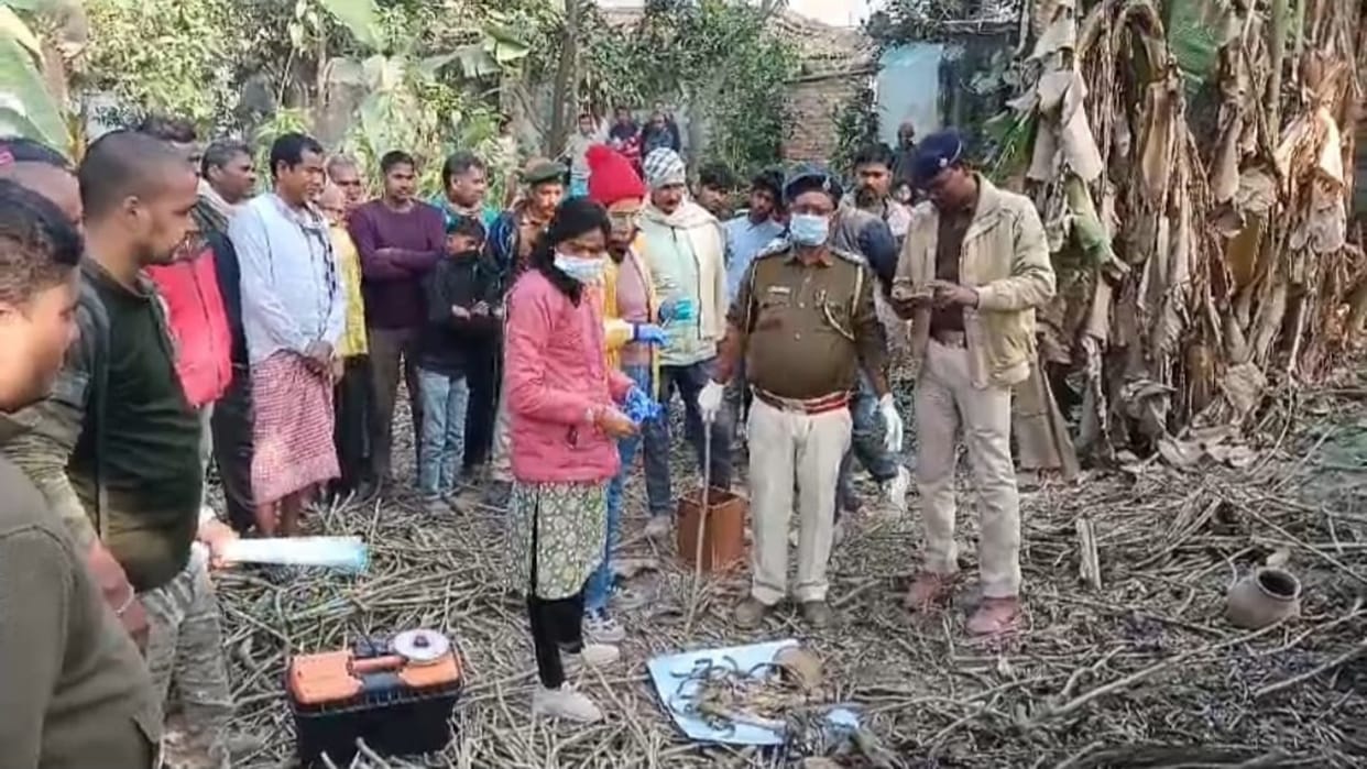 Muzaffarpur News: Panic in area due to finding of skeleton, secret may be revealed through mobile phone