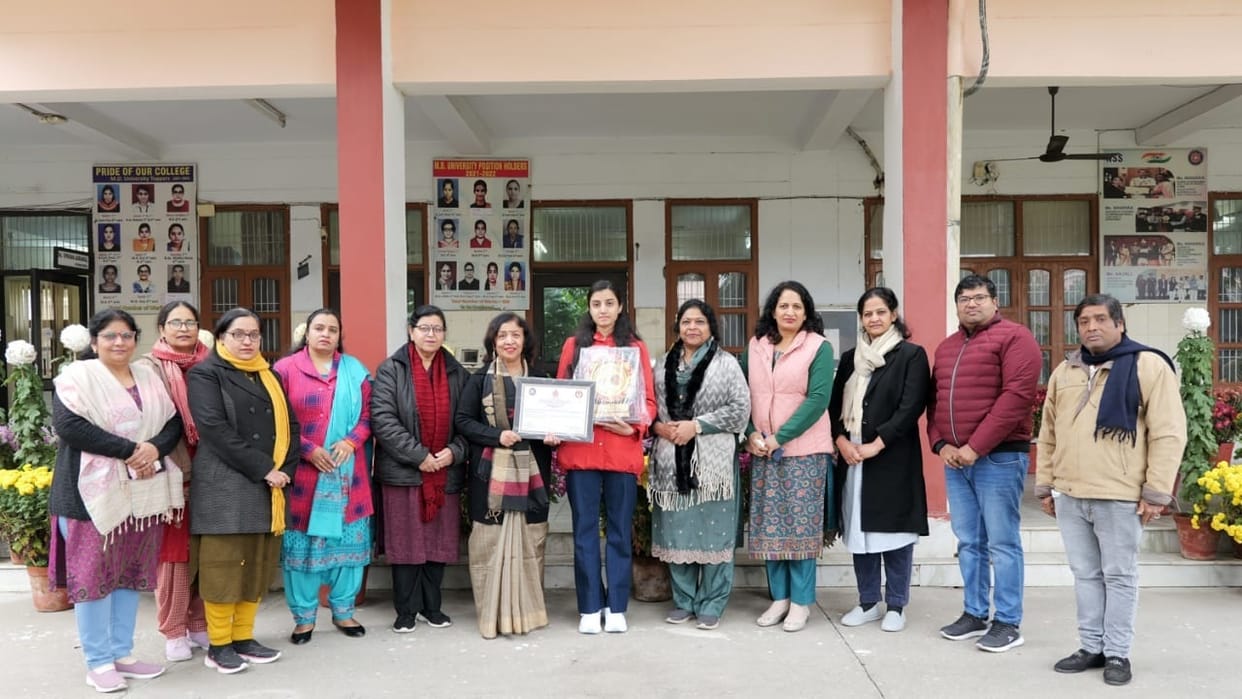 Naina touched the sky with her service spirit in Sonipat, Chief Minister honoured her with State Award