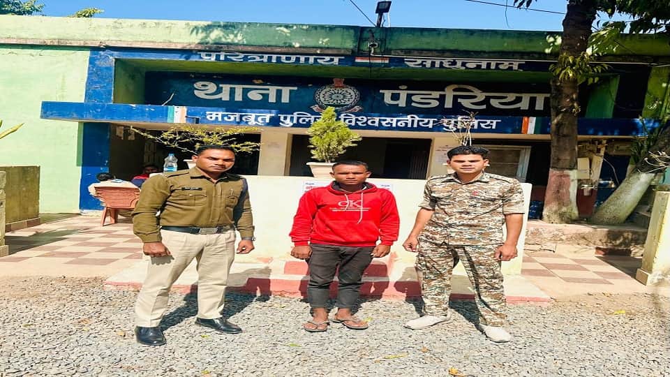 पुलिस की गिरफ्त में आरोपी