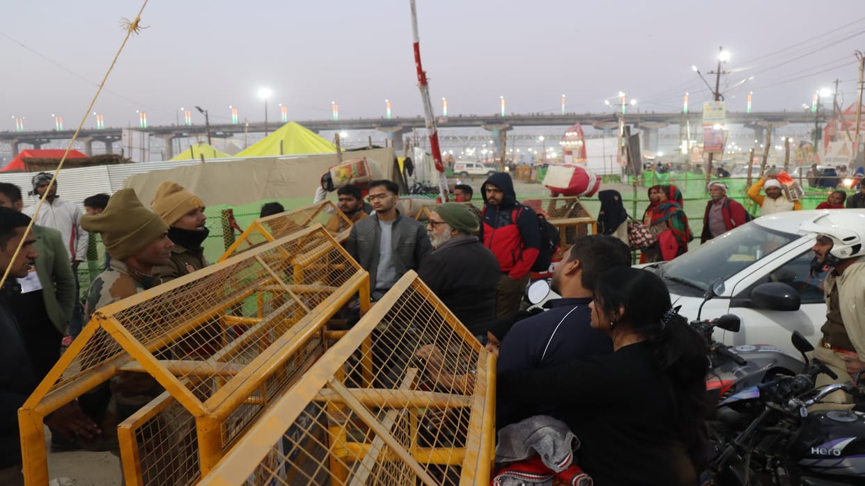 Wherever you go in the fair, there is jam, pontoon bridge remained closed for 2.5 hours, devotees got upset.