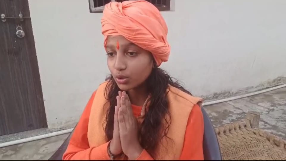 Mahakumbh 2025 13 year old Rakhi returned to village after 22 days and said she will live as a Sadhvi