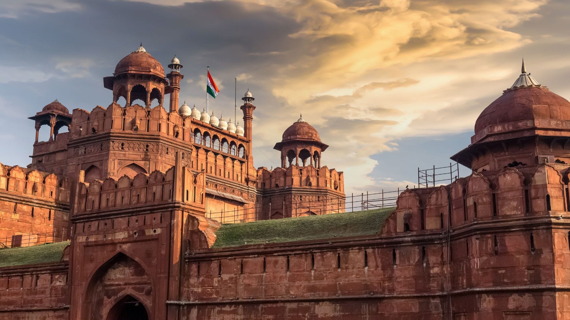 Republic Day 2025:26 जनवरी को ध्वजारोहण होता है या तिरंगा फहराया जाता ...