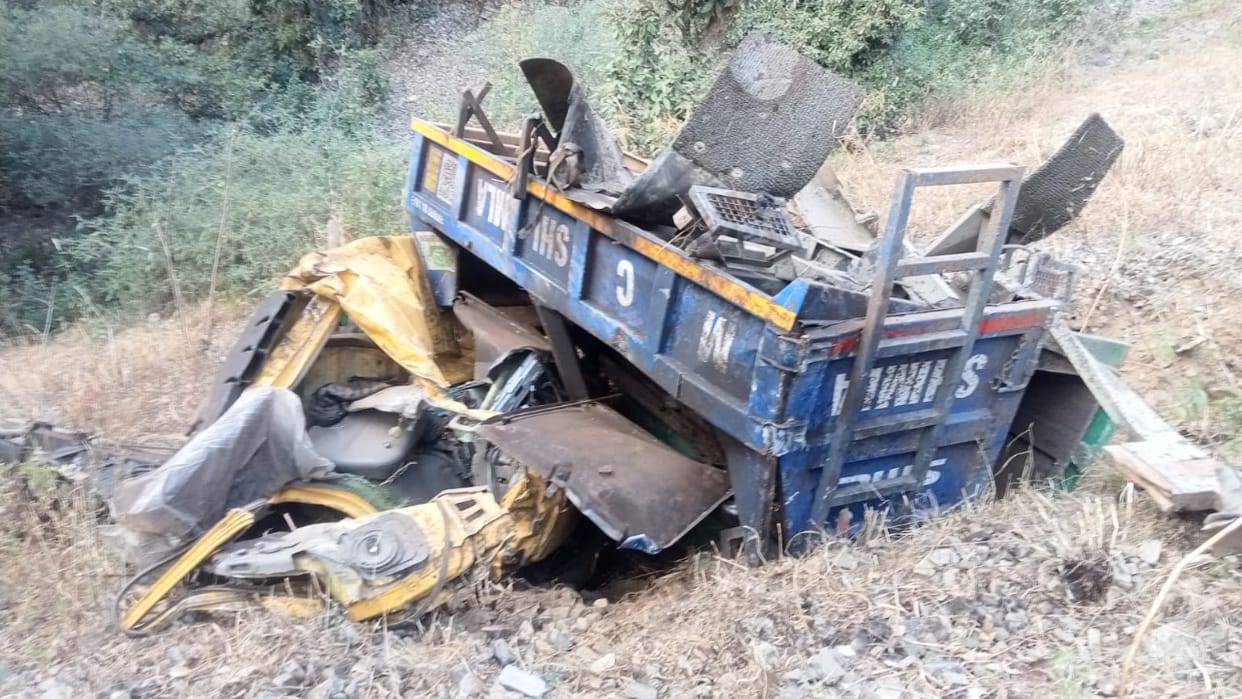 MC Shimla's garbage vehicle met with an accident near Bharyal, driver died
