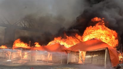 Mahakumbh: A massive fire broke out in Sector 19 of Mahakumbh, devotees were scared after seeing the high flam