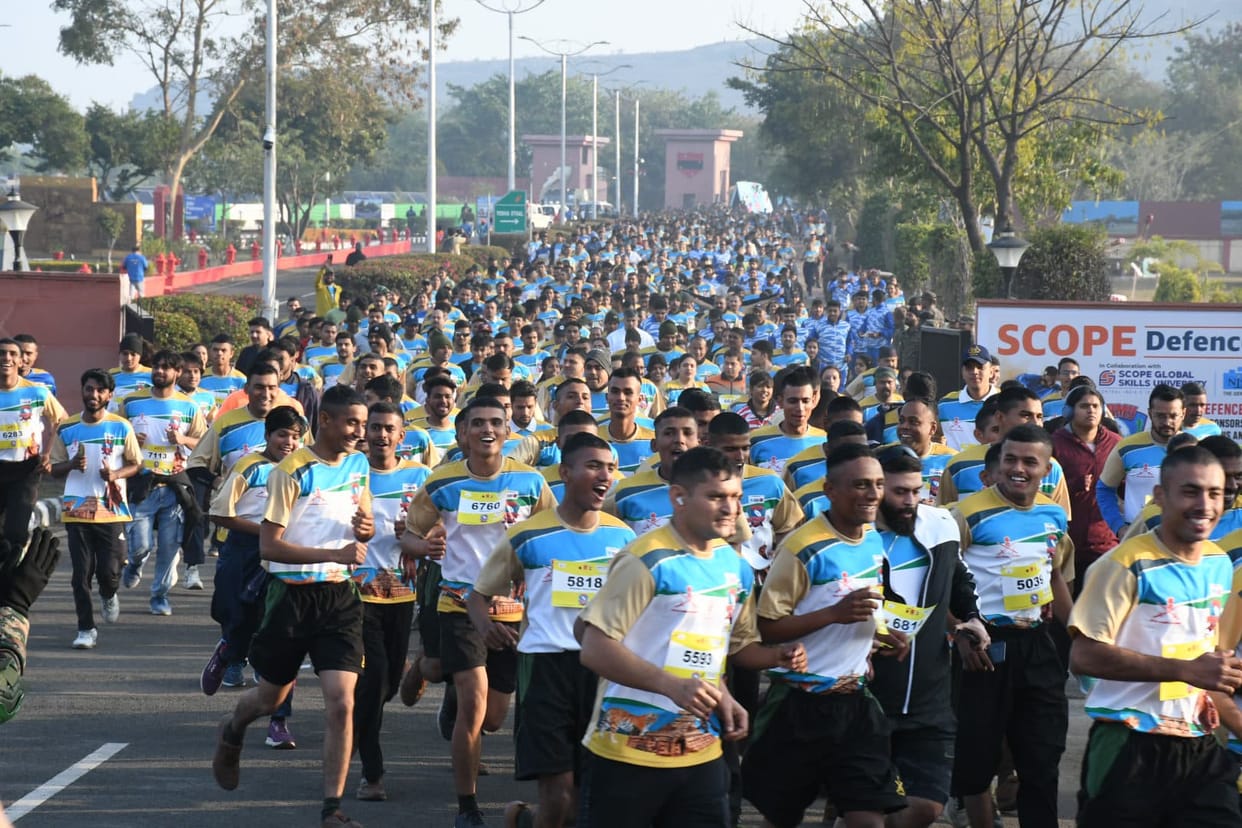 MP News: Thousands of Bhopalis ran in 'Army Marathon 2025', cultural program including 21KM half marathon also