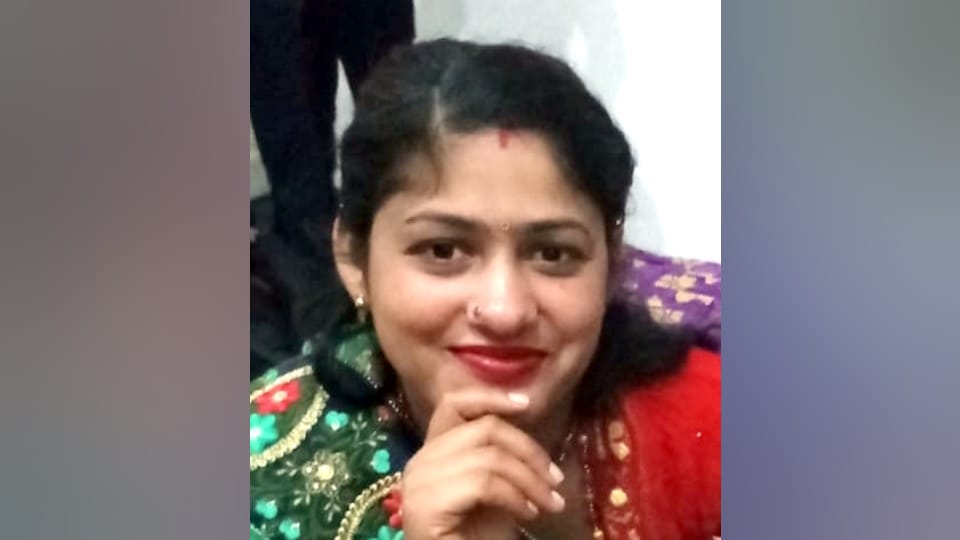 nine-month pregnant woman killed her five-year-old daughter and then committed suicide In Bijnor