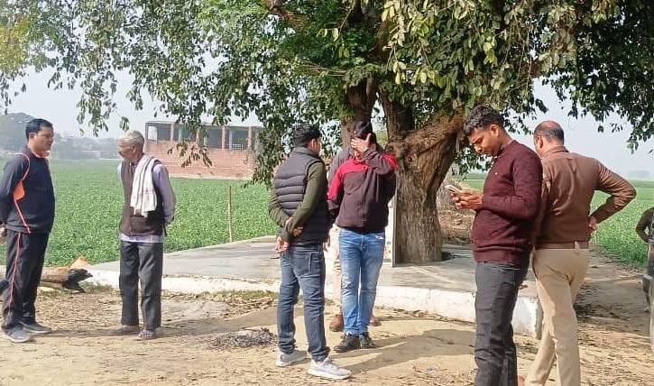 Bike riding robbers looted a businessman in kasganj