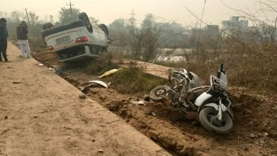 Indian Shooter Manu Bhaker Maternal Uncle and Grandmother Died in Road Accident News in Hindi