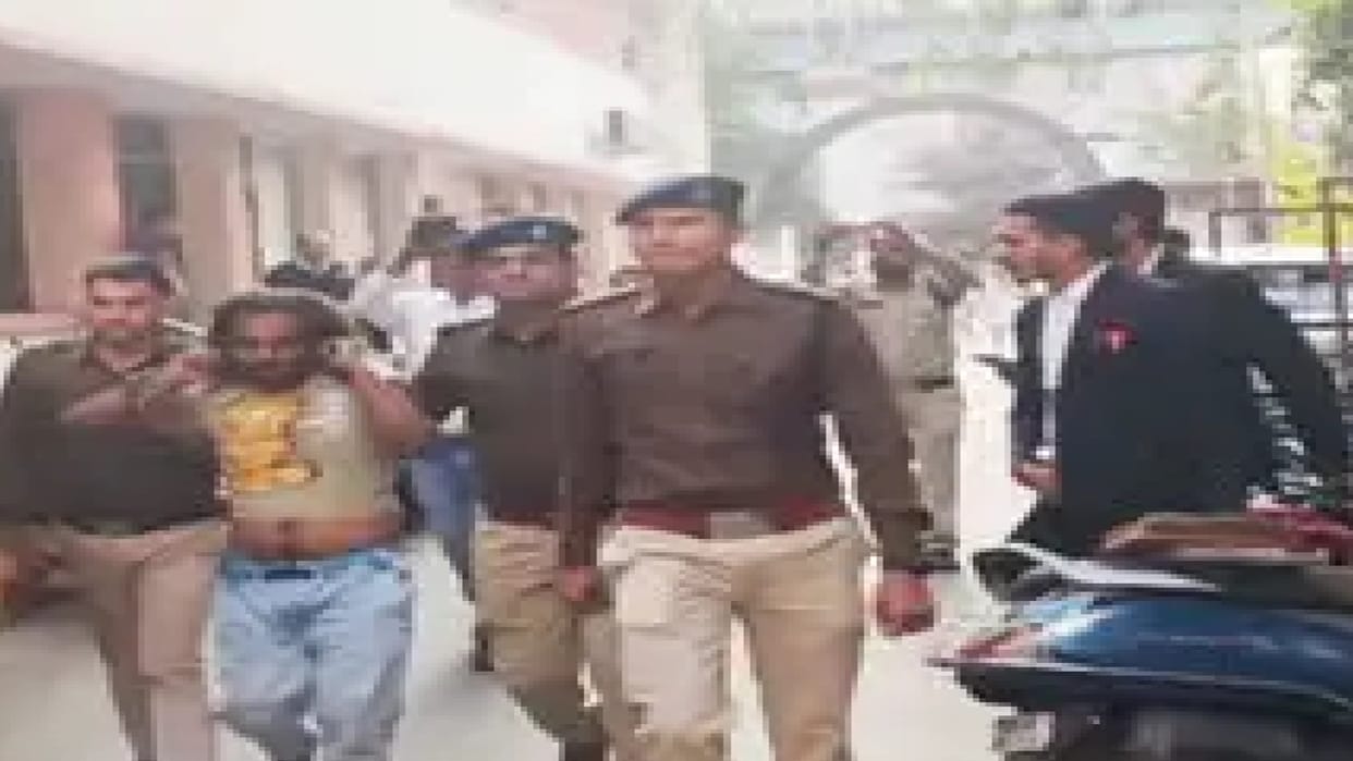 FIR lodged against lawyers who assaulted the accused in the court premises in Raipur