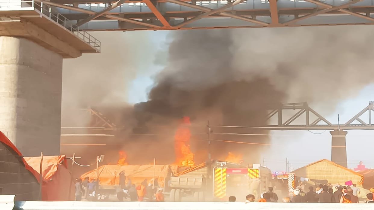 Maha Kumbh Fire News: Cylinder Blast in Prayagraj Mahakumbh  Mela Sector 19, Fire Tendors Reached Spot