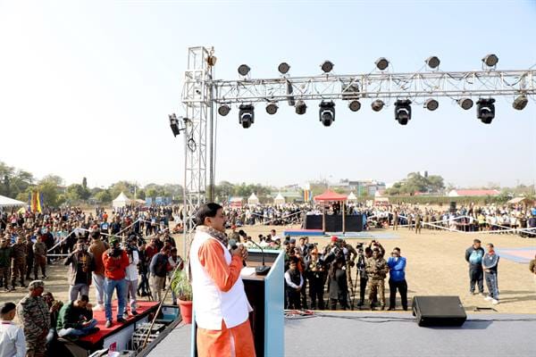 MP News: Thousands of Bhopalis ran in 'Army Marathon 2025', cultural program including 21KM half marathon also