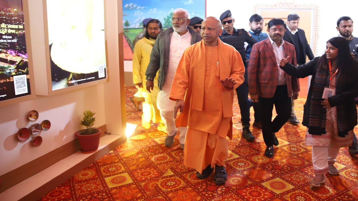 Mahakumbh: CM Yogi will take a dip in Triveni Sangam with his cabinet, 54 ministers reached Prayagraj.