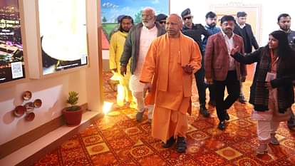 Mahakumbh : अपने मंत्रिमंडल के साथ त्रिवेणी संगम में सीएम योगी लगाएंगे डुबकी, 54 मंत्री प्रयागराज पहुंचे Mahakumbh: CM Yogi will take a dip in Triveni Sangam with his cabinet, 54 ministers reached Prayagraj.