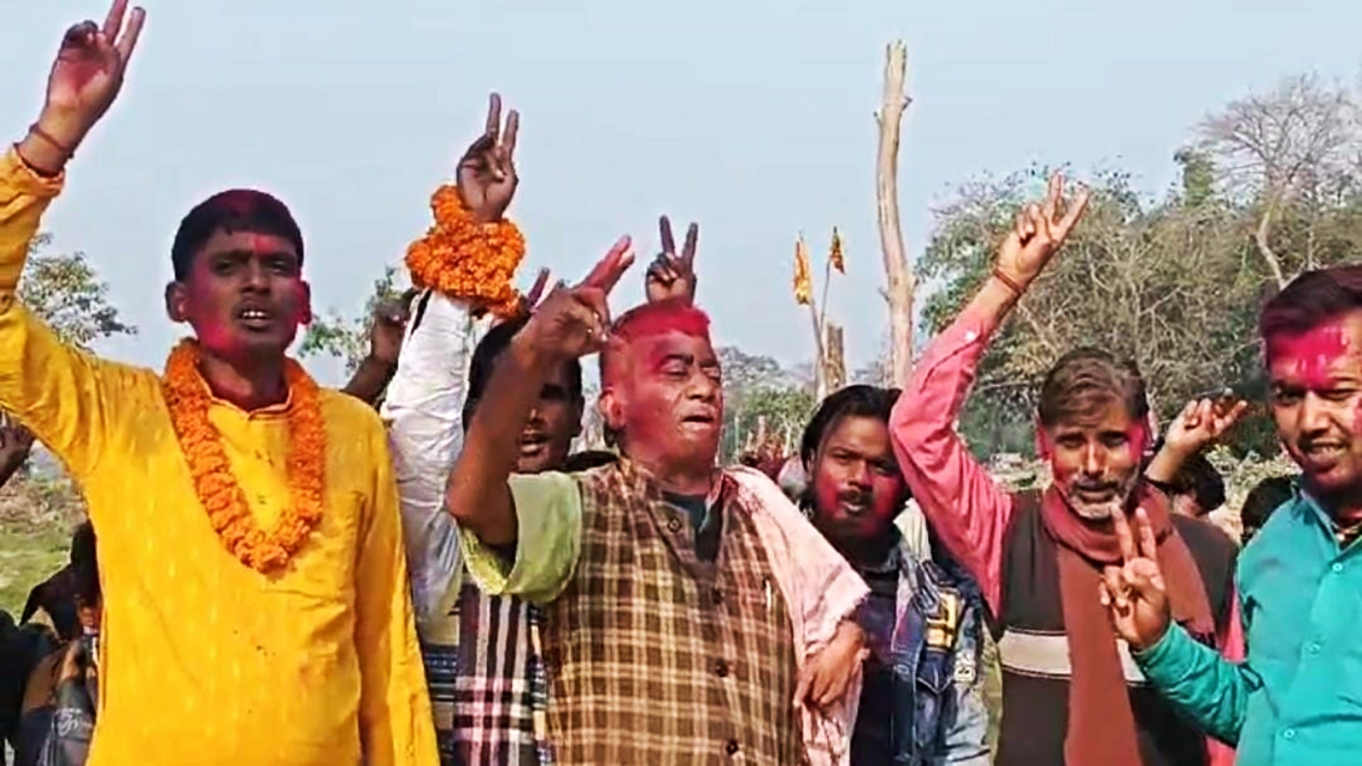 Muzaffarpur: Flood affected area got gift of 2 bridges, people celebrated by playing Holi; 7 decade wait ended