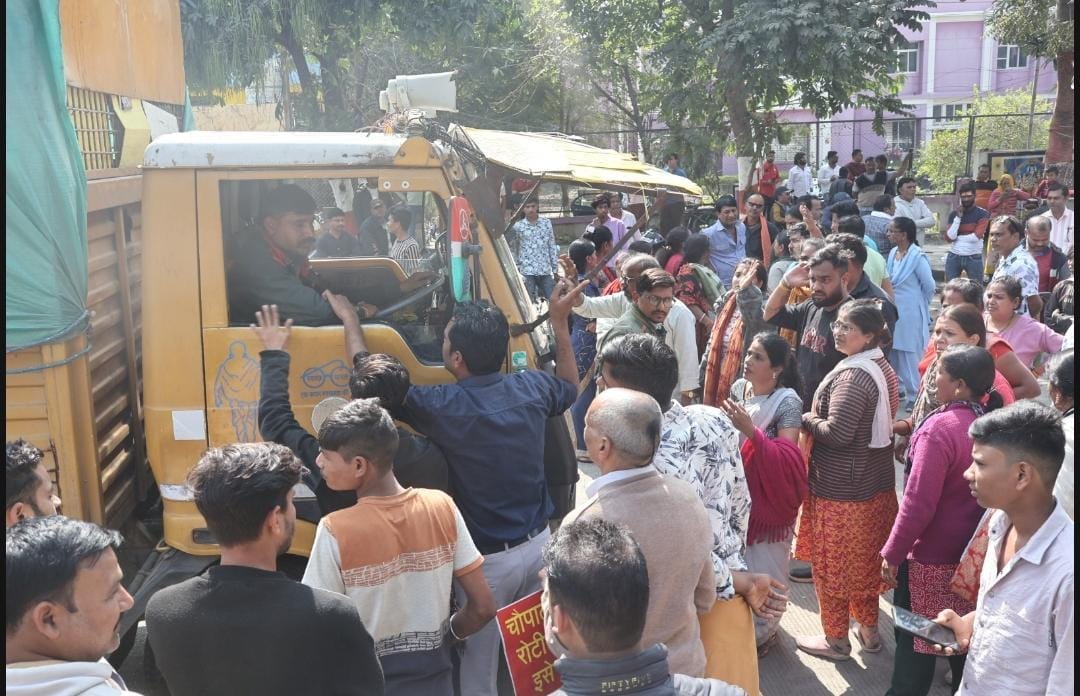 Indore: Corporation again attacked to remove Meghdoot Chowpatty in Indore, shopkeepers created ruckus