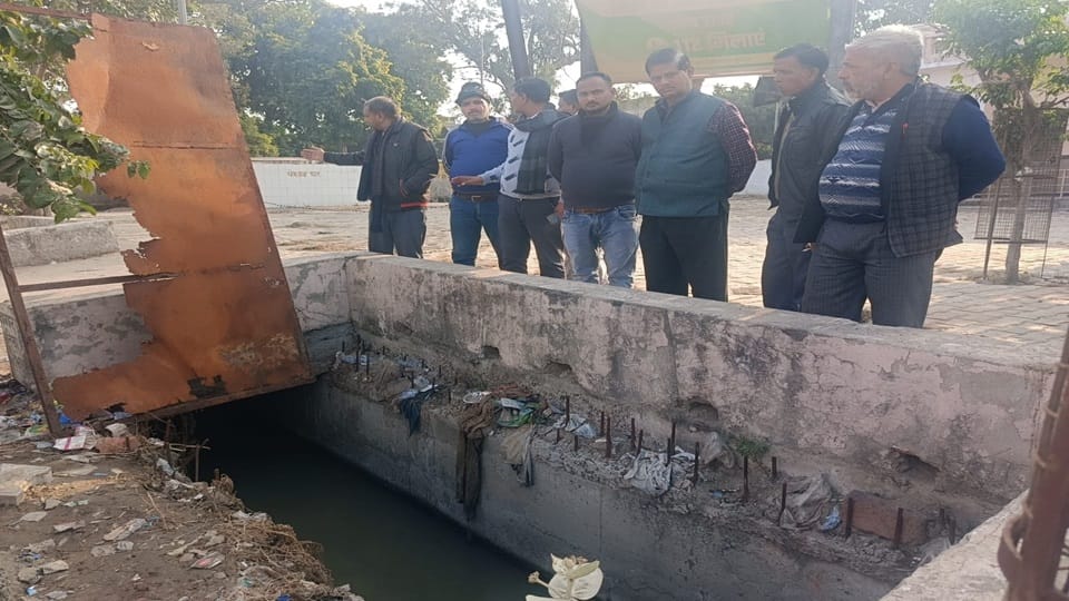 Roadways conductor dies after falling into a drain