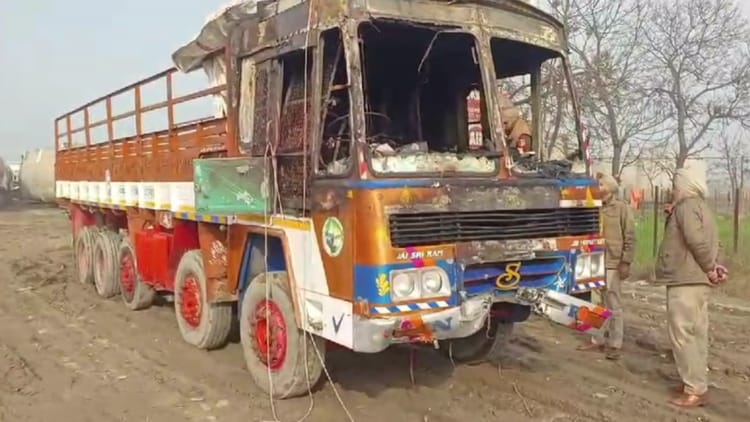 Accident In Barnala Truck Caught Fire Two People Burnt – Amar Ujala Hindi News Live