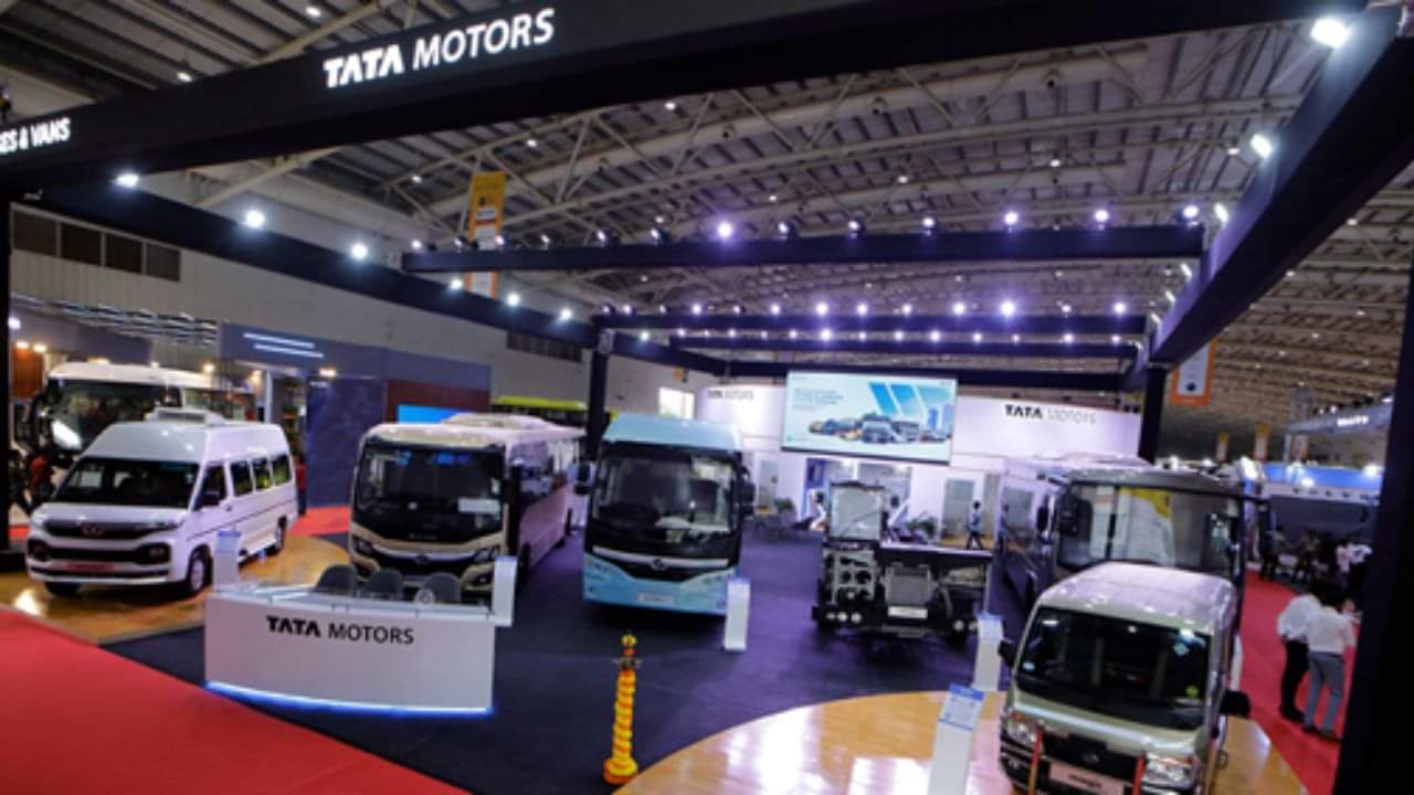 Commercial Vehicle Sales Rebound in October 2025, Driven by Infrastructure Growth and Festive Demand