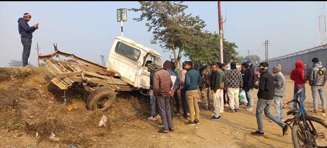 Accident on Agra Southern Bypass pickup collided with bus one dead and 12 injured