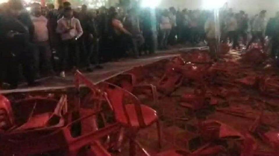 Etah Festival: Chairs broken... fruit thrown at artist