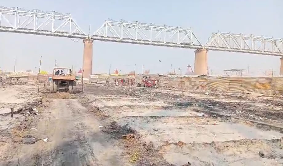 Mahakumbh: After the fire, rehabilitation work intensifies, construction of new cottage starts rapidly.