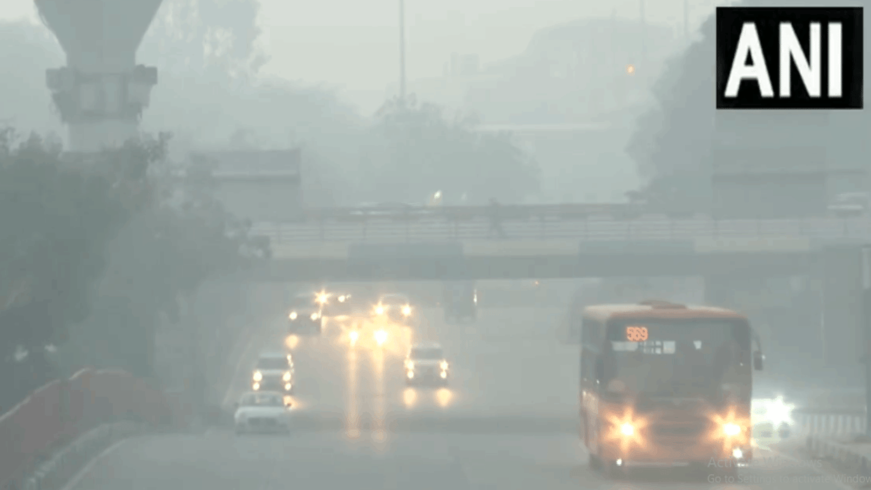 Delhi Weather Fog seen in many areas of Delhi and sunshine in morning in Noida