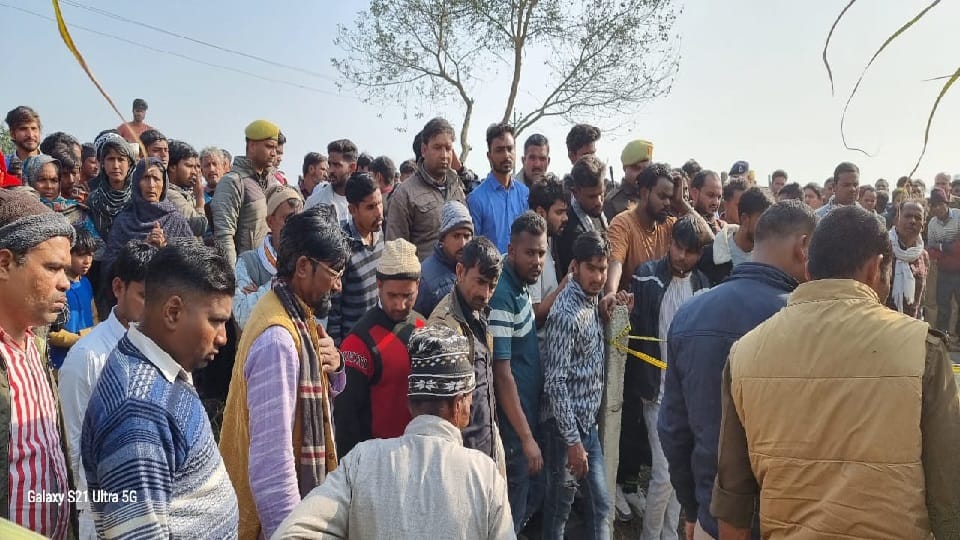 Amroha: Pradhan maternal uncle shot dead in the head in broad daylight, commotion in the village