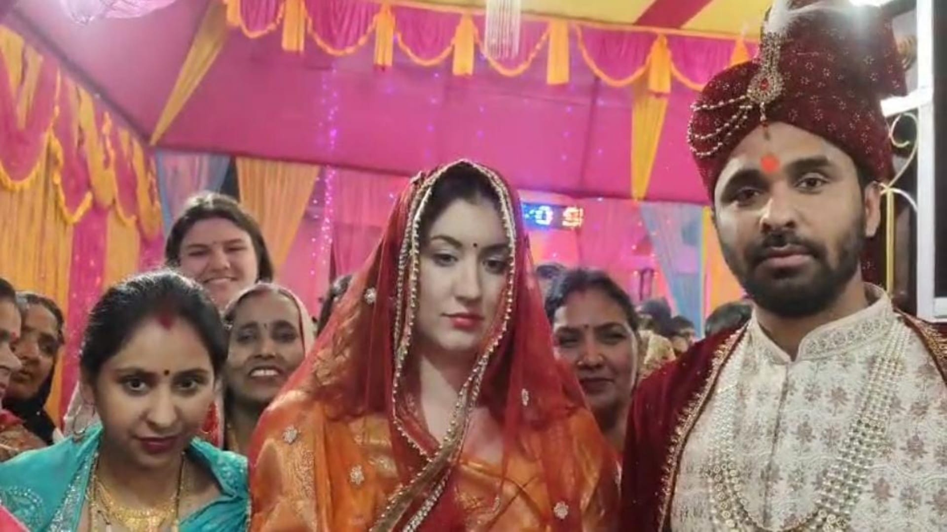 Chapra News: Indian groom tied the knot with American bride, marriage took place with great pomp in Chandupur