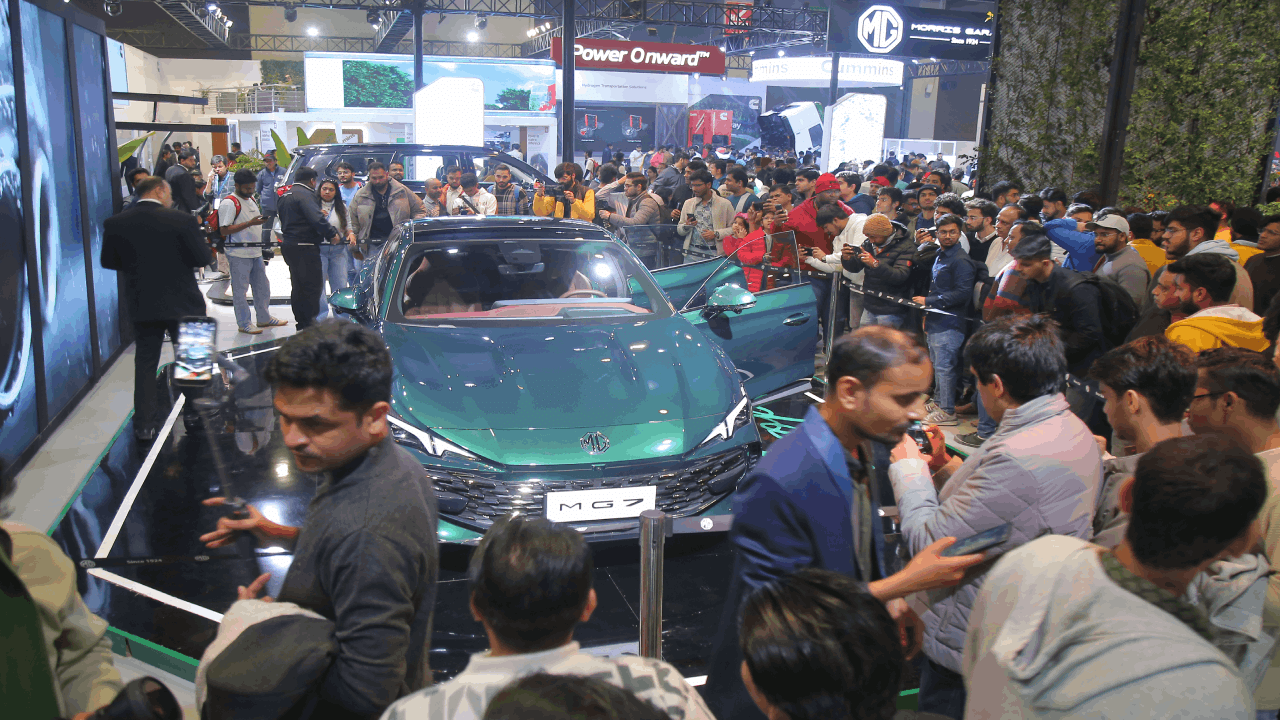 Auto Expo 2025 80 thousand people saw the modern vehicles