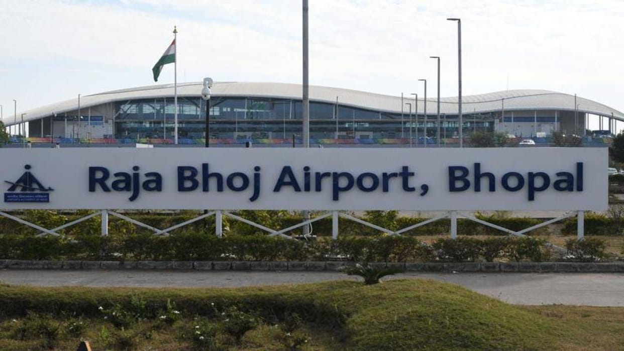 Bhopal: Crowd of devotees going from Bhopal to Prayagraj is increasing, flight fare is 17, help of special tra