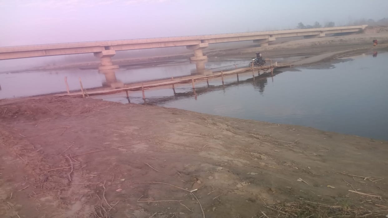 People made makeshift bridge bike riders are crossing it after paying Rs 20 in Bareilly