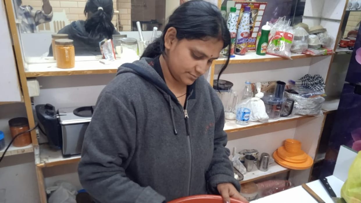 Himachal Pradesh Six-time national player runs family by selling momos and chowmein