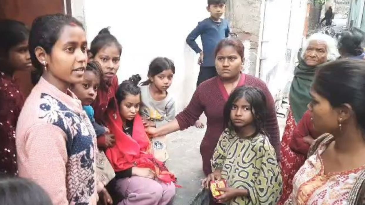sadhu committed crime in chandauli double jewellery with mantra ran cash and goods worth lakhs