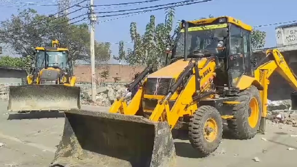 Yogi government took a big action against illegal encroachments in districts bordering Nepal