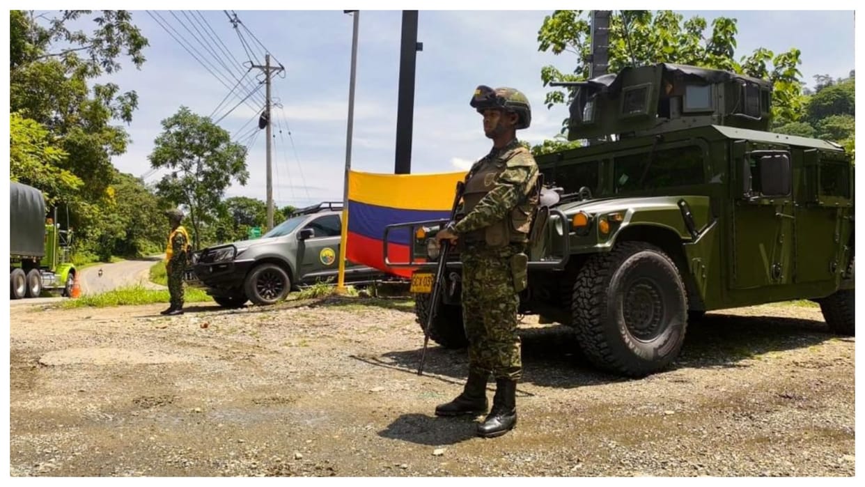 columbia guerrilla violence eln vs farc killed over 80 people thousands displaced