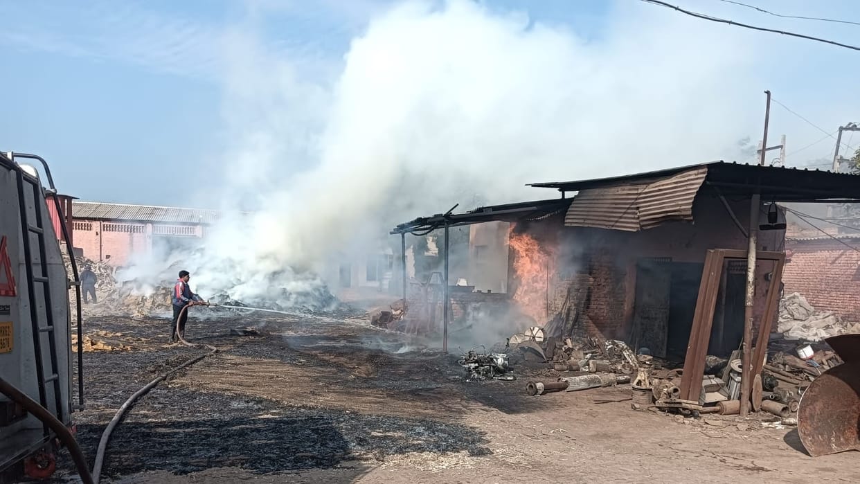 Explosion in diesel tank in factory in Fatehabad, one person died and another seriously injured