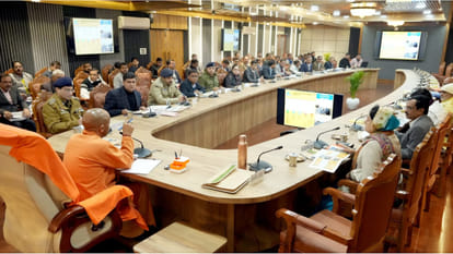 CM Yogi reviewed the development works of Gorakhpur, directed to check the progress report by Nodar in 7 days