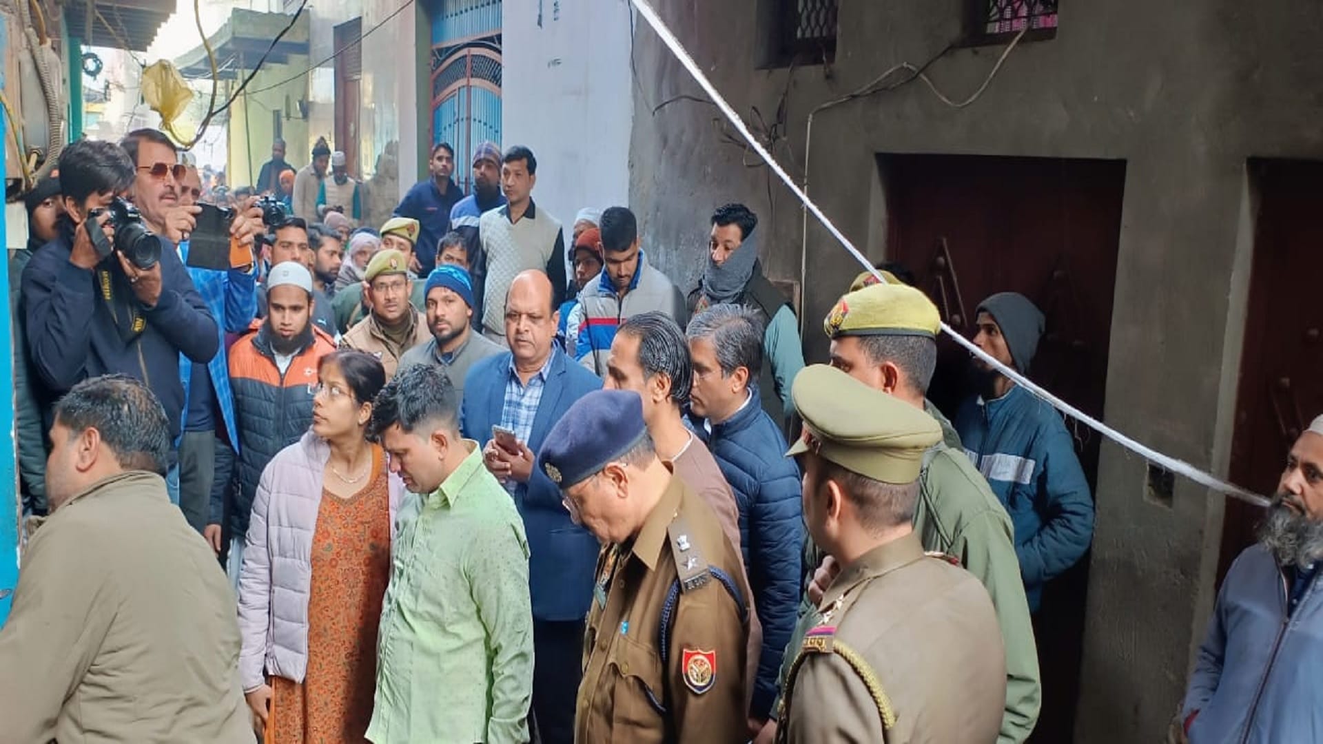 Ghaziabad Fire News Smoke Suffocation and Flames Claim Four Lives in Loni's Kanchan Park