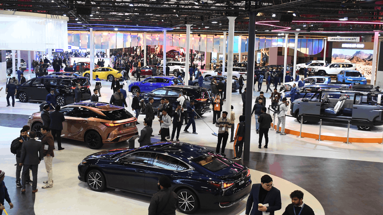 Auto Expo 2025 80 thousand people saw the modern vehicles