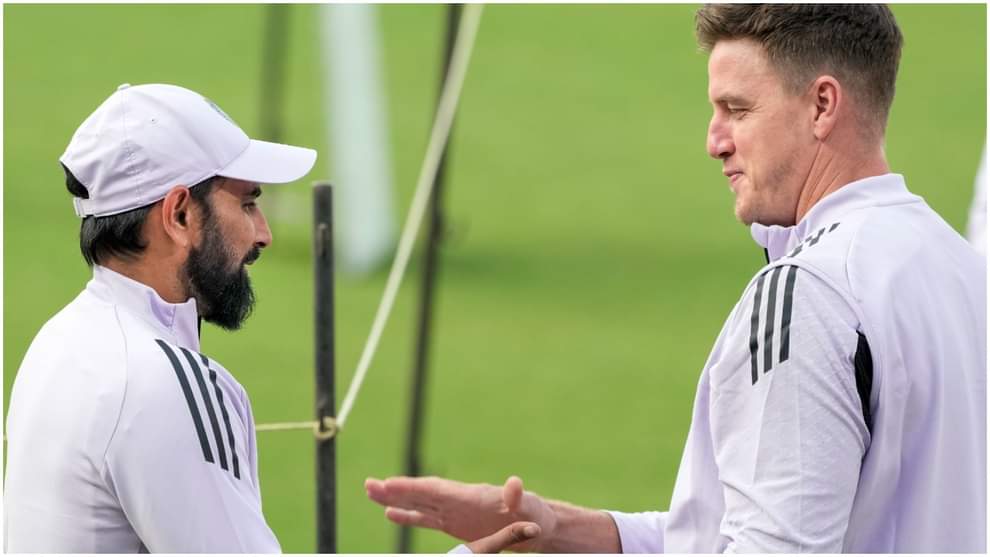 IND vs ENG T20 PHOTOS: आखिरकार भारतीय टीम से जुड़े शमी, कोलकाता में बाएं घुटने पर पट्टी बांधकर किया अभ्यास IND vs ENG T20 PHOTOS: Shami finally joined Indian team, practiced with a bandage on his left knee in Kolkata