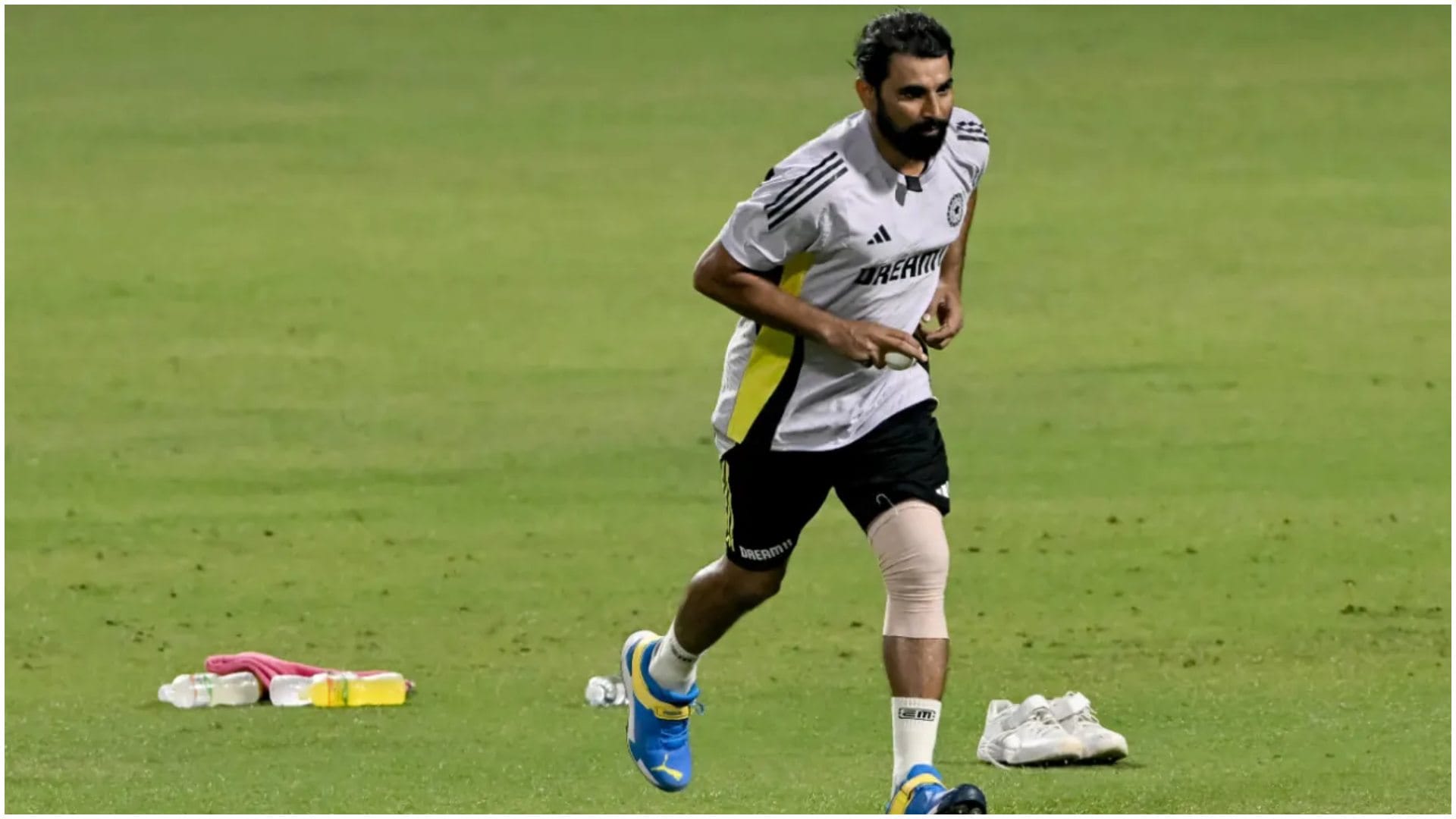 IND vs ENG T20 PHOTOS: Shami finally joined Indian team, practiced with a bandage on his left knee in Kolkata
