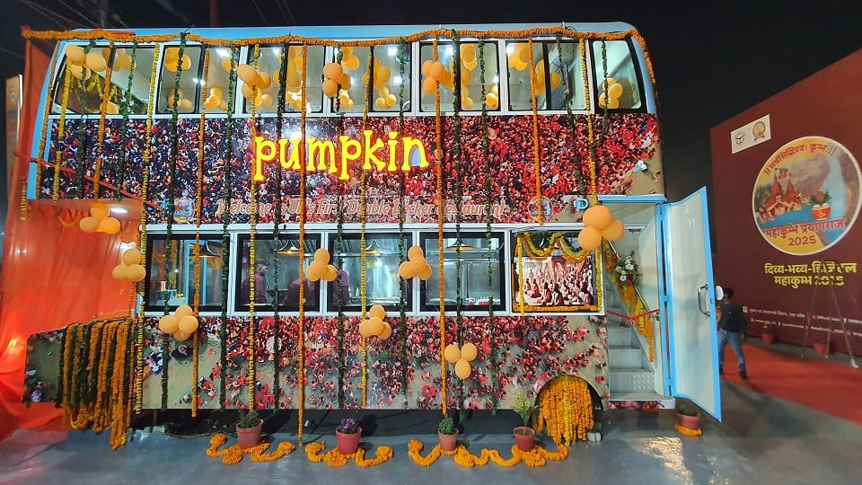 Double decker bus restaurant opened in Maha Kumbh Nagar