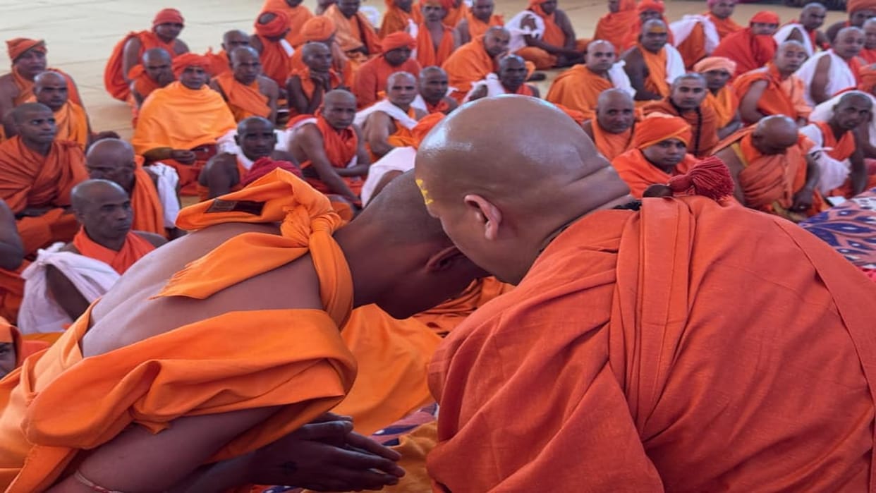 Mahakumbh: 350 monks took Naga initiation in Niranjani Akhara, Swami Kailashanand Giri did the initiation