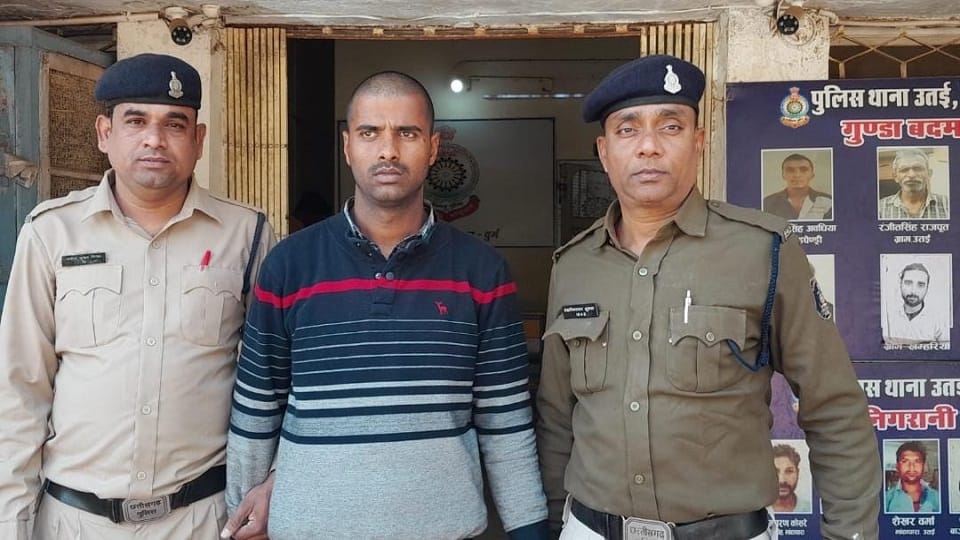 पुलिस की गिरफ्त में आरोपी