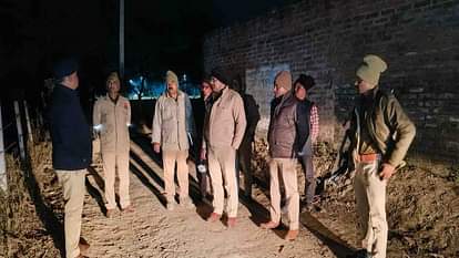 कानपुर देहात: रिटायर फौजी और उसके बेटों पर हमला, पिता की मौत, बेटा गंभीर कानपुर देहात: रिटायर फौजी और उसके बेटे पर हमला, फौजी की मौत, बेटा गंभीर