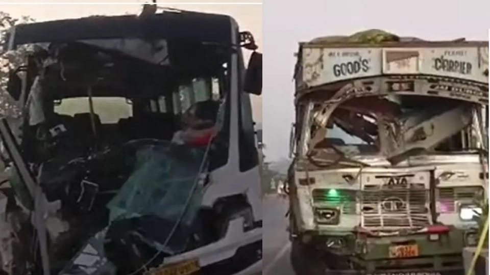 Fierce collision between school bus and truck two killed in the accident children also injured in Kondagaon