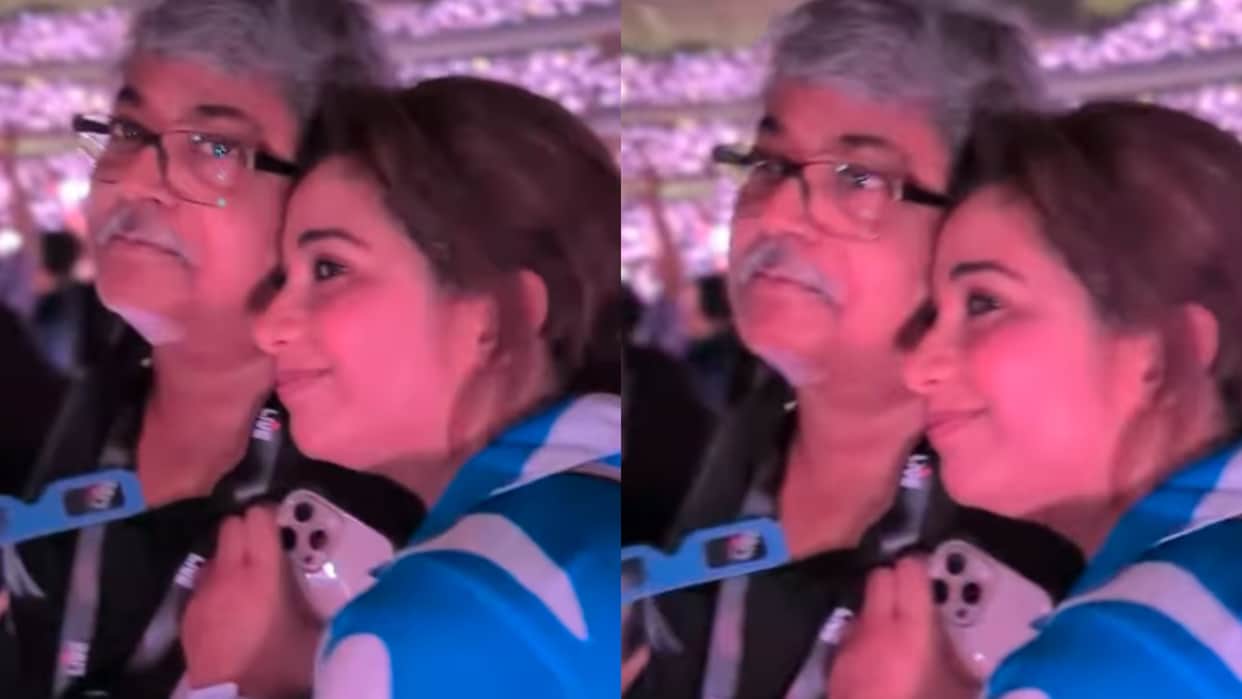 Coldplay Concert Shreya Ghoshal attended with her 70 year old father became emotional after listening the song