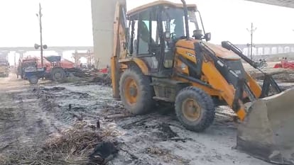 Mahakumbh: After the fire, rehabilitation work intensifies, construction of new cottage starts rapidly.